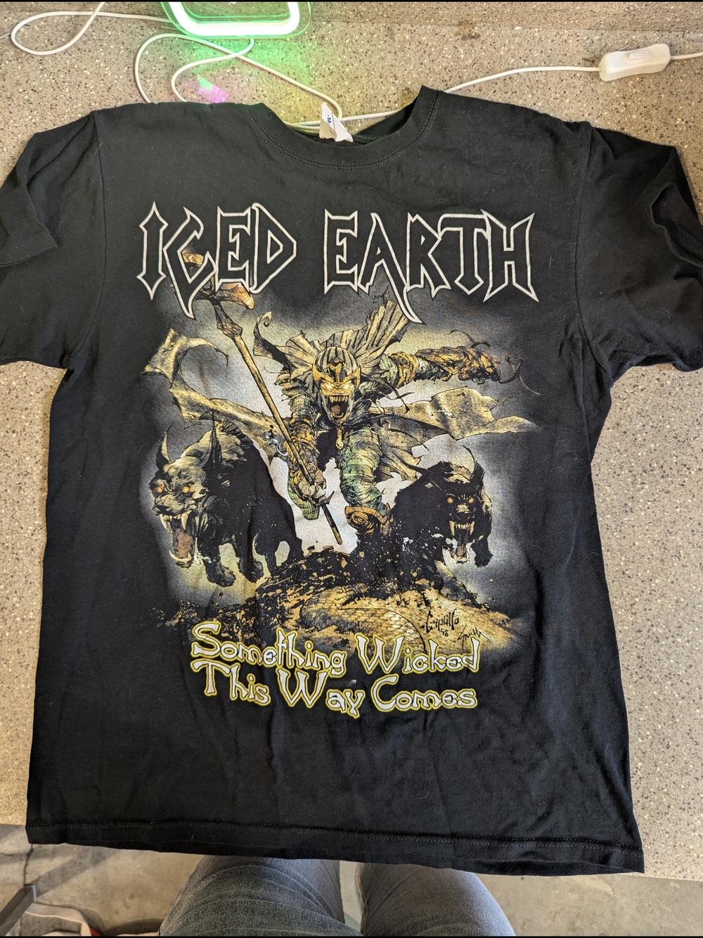 vintage 1998 Iced Earth "Something Wicked This Way Comes" graphic T-shirt
